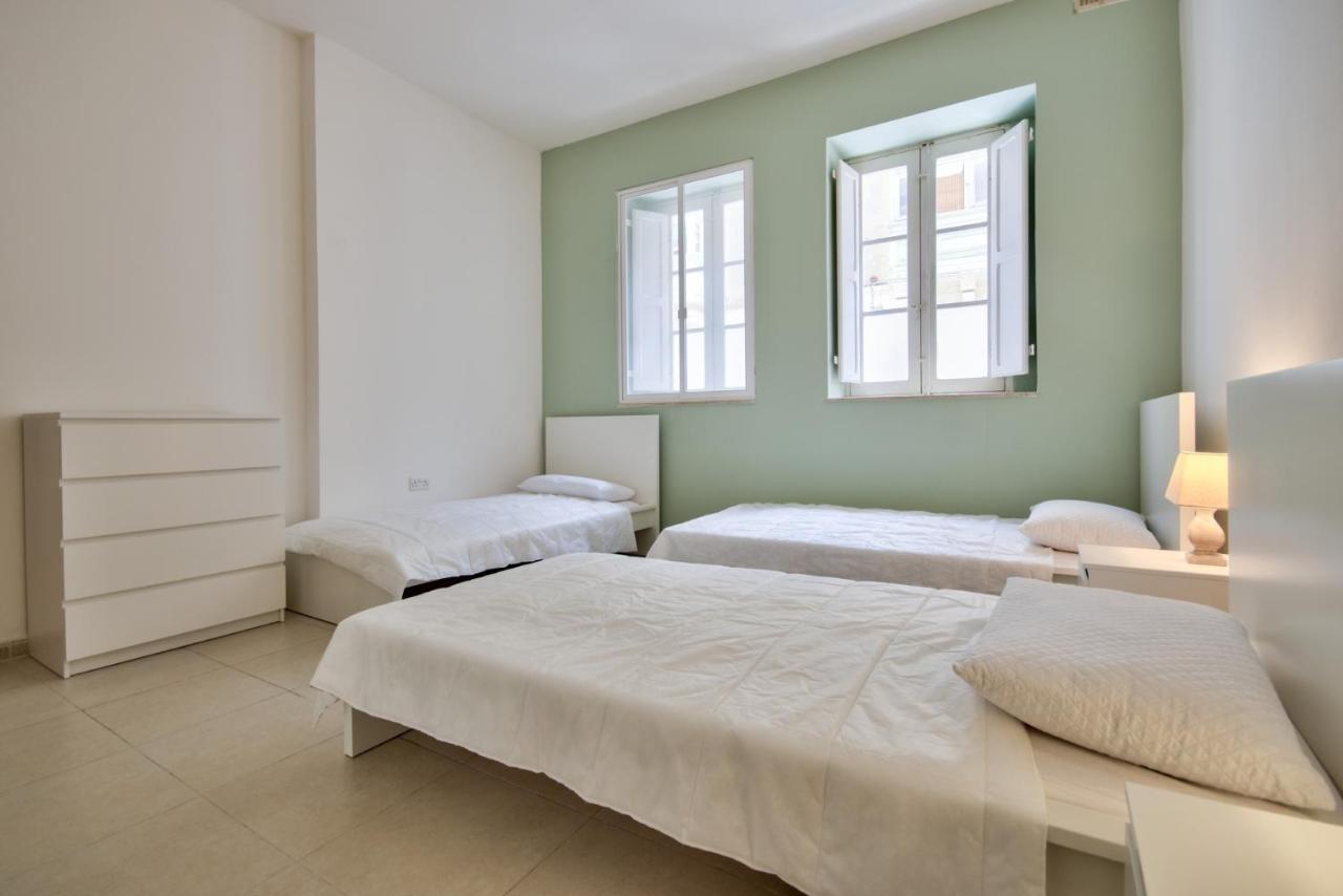 Azure Haven - Gzira Apartments And Penthouse By Shortletsmalta المظهر الخارجي الصورة