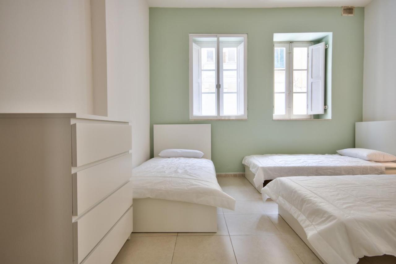 Azure Haven - Gzira Apartments And Penthouse By Shortletsmalta المظهر الخارجي الصورة