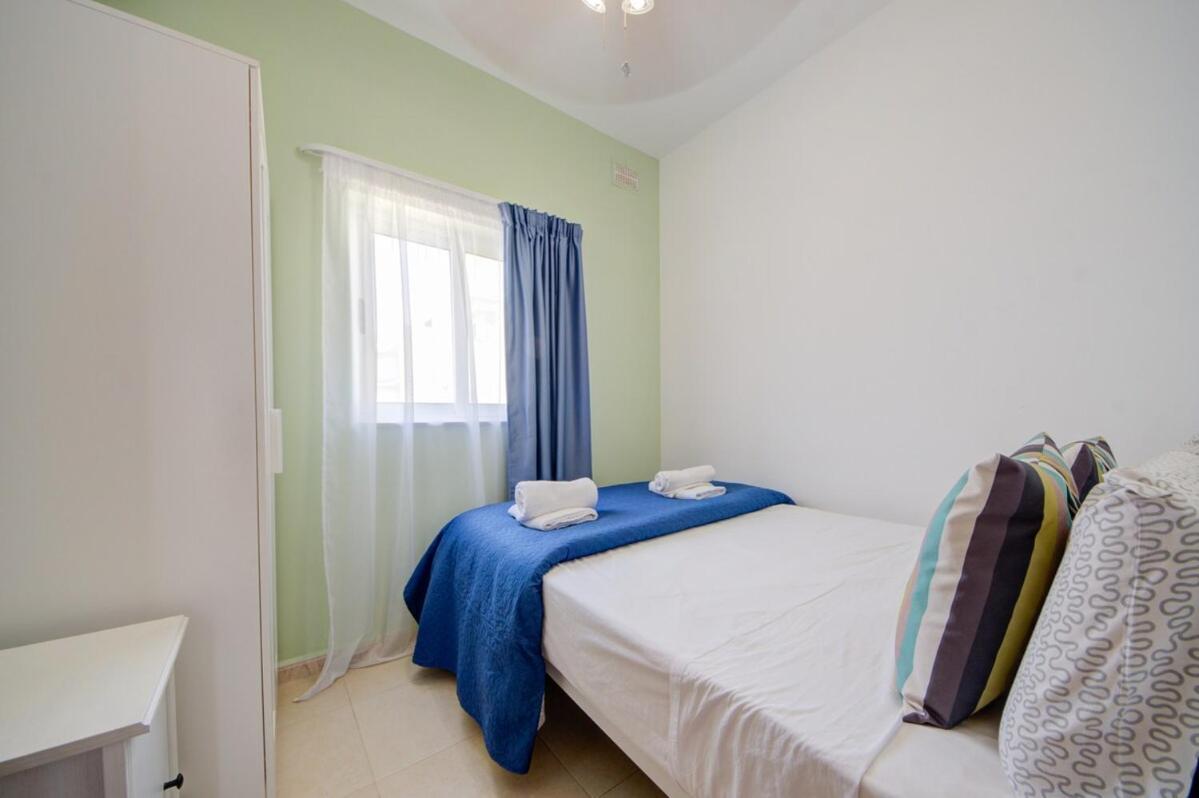 Azure Haven - Gzira Apartments And Penthouse By Shortletsmalta الغرفة الصورة