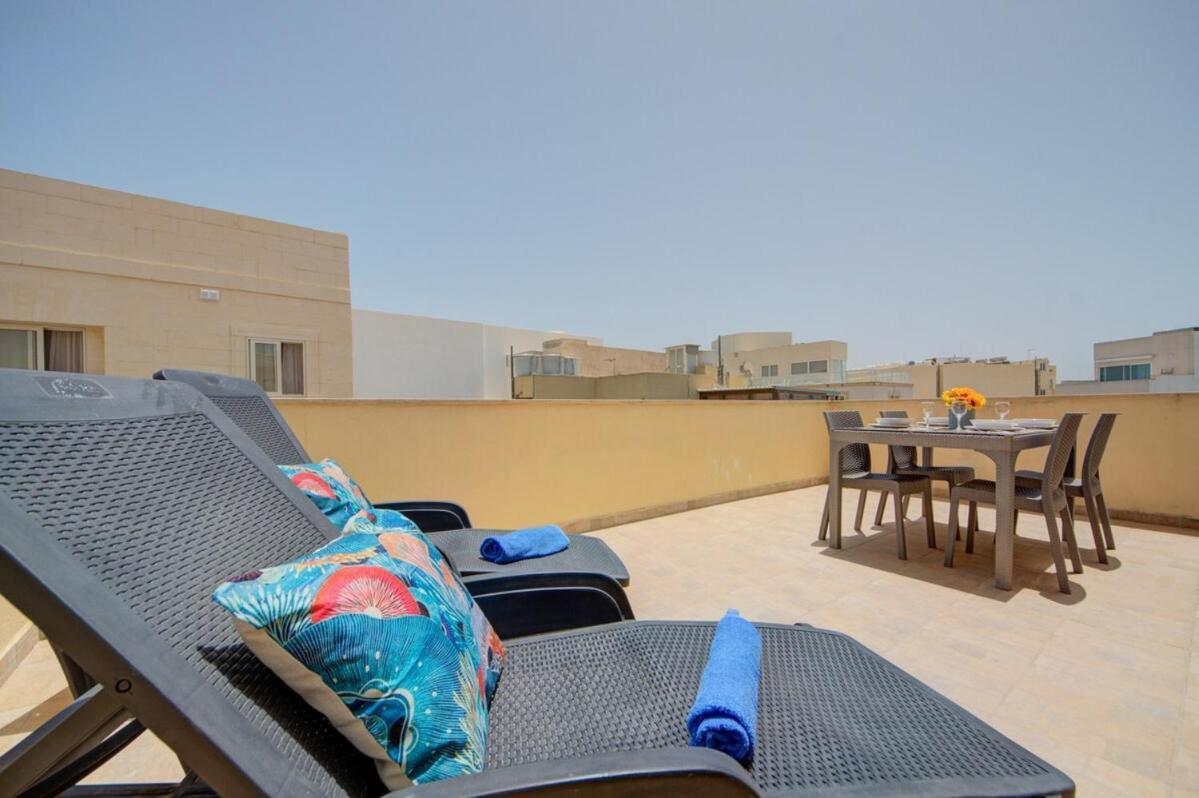 Azure Haven - Gzira Apartments And Penthouse By Shortletsmalta الغرفة الصورة