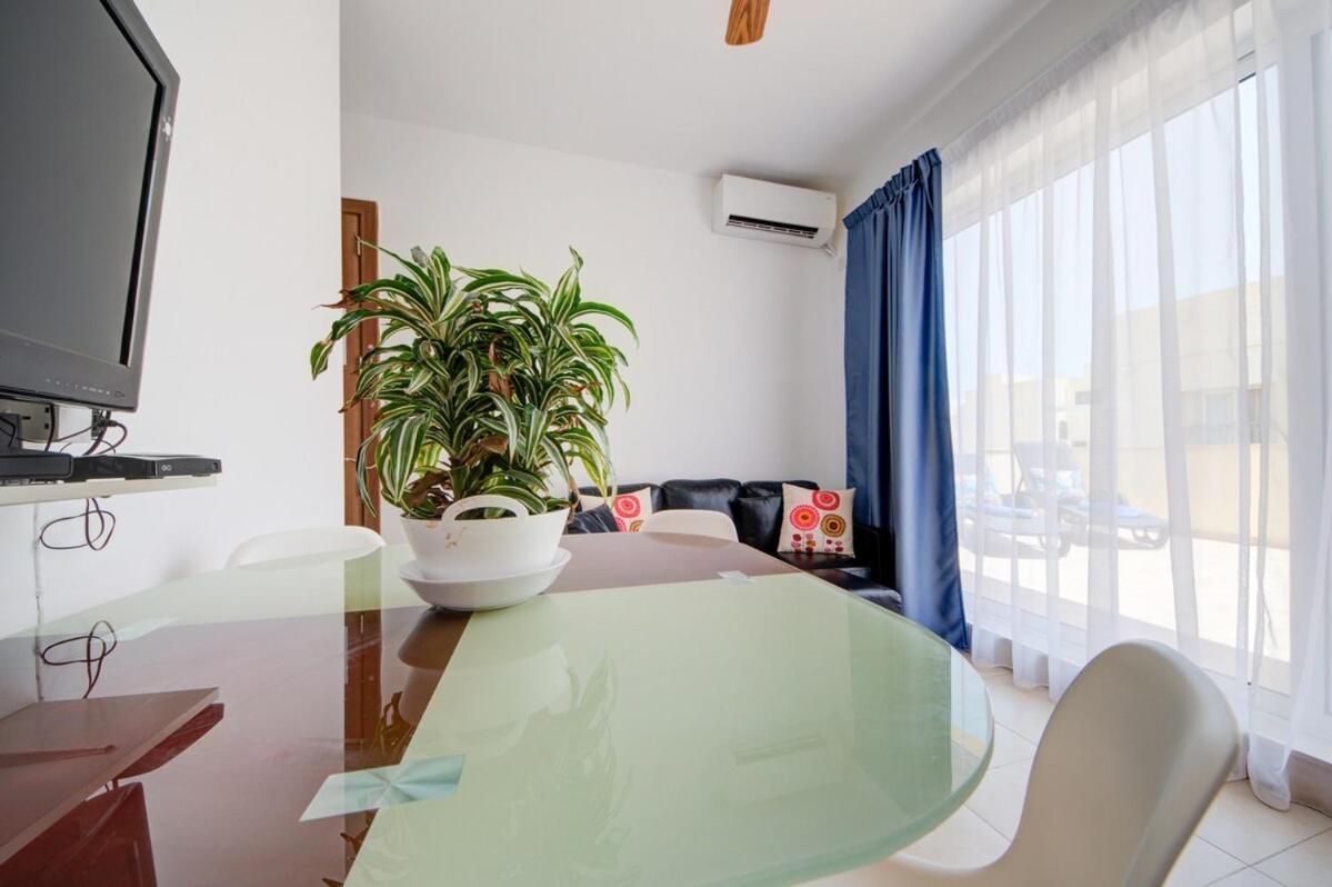 Azure Haven - Gzira Apartments And Penthouse By Shortletsmalta الغرفة الصورة