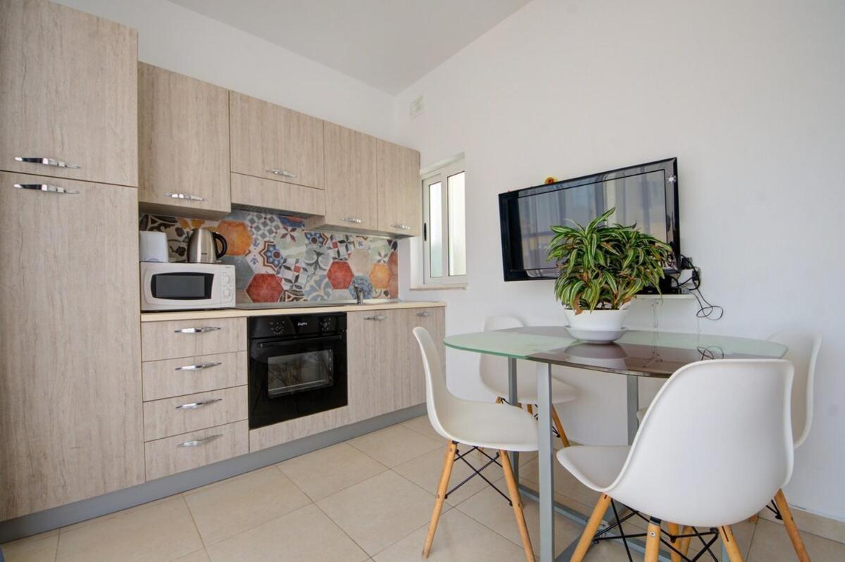 Azure Haven - Gzira Apartments And Penthouse By Shortletsmalta الغرفة الصورة