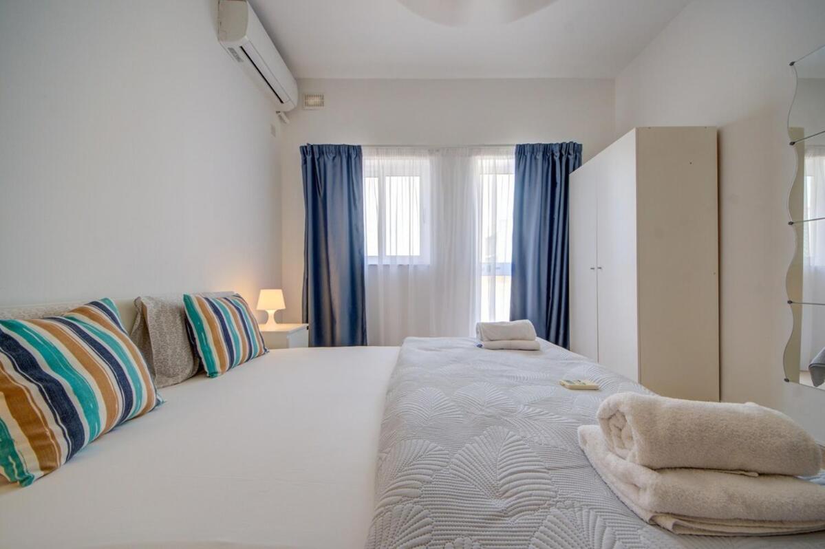 Azure Haven - Gzira Apartments And Penthouse By Shortletsmalta الغرفة الصورة