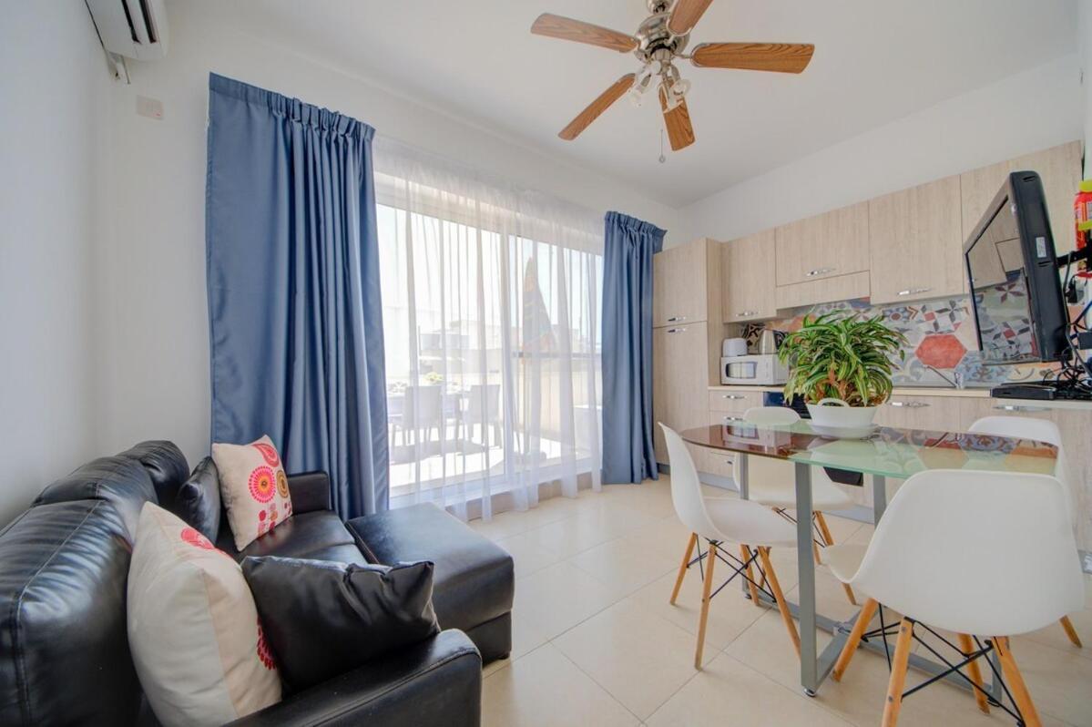 Azure Haven - Gzira Apartments And Penthouse By Shortletsmalta الغرفة الصورة