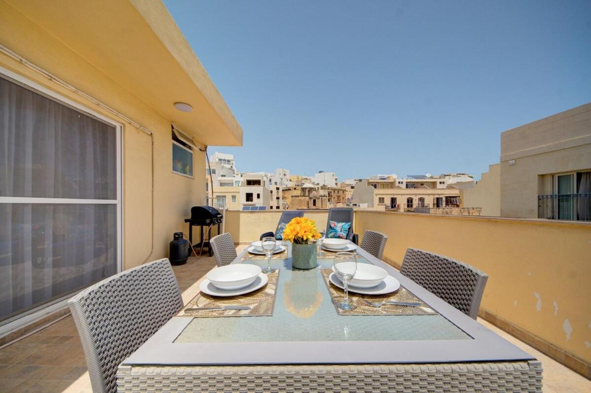 Azure Haven - Gzira Apartments And Penthouse By Shortletsmalta الغرفة الصورة