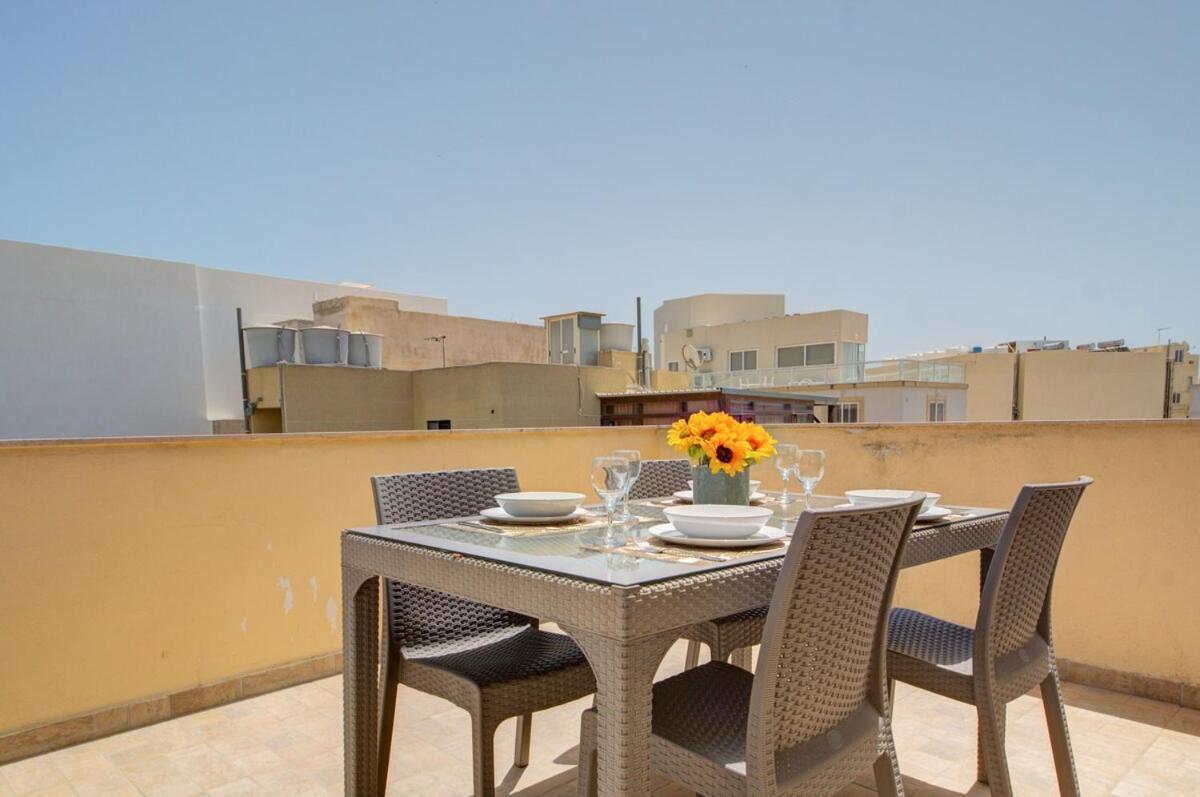 Azure Haven - Gzira Apartments And Penthouse By Shortletsmalta الغرفة الصورة